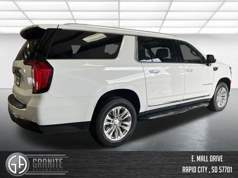 Used 2024 GMC Yukon XL SLT w/ SLT Luxury Package image 5