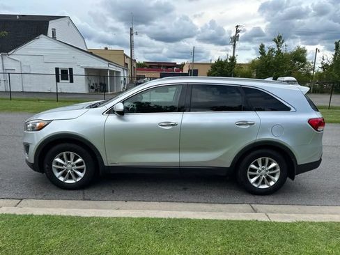Used 2017 Kia Sorento AWD w/ LX Convenience Package image 28