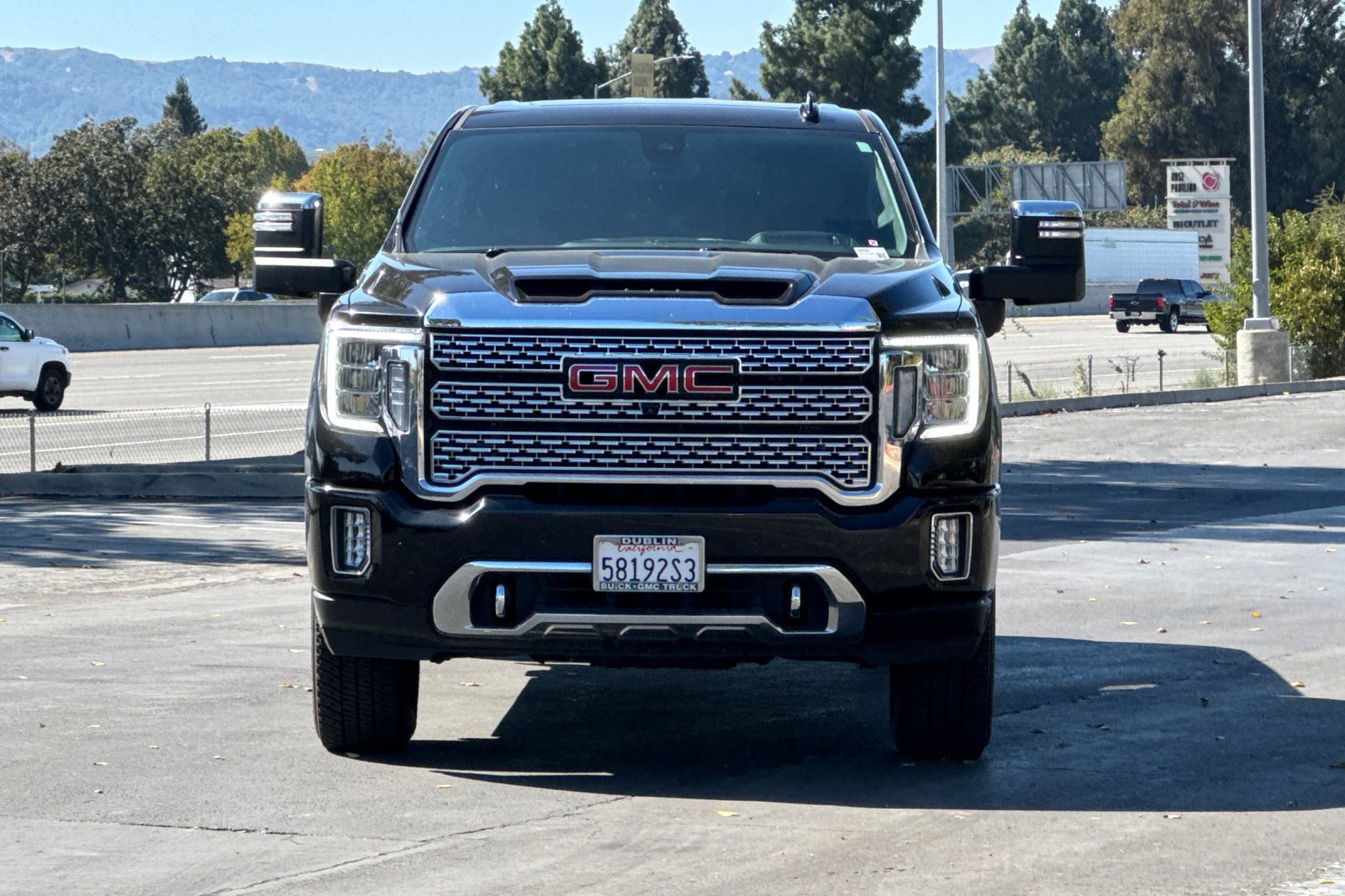 Used 2023 GMC Sierra 2500 Denali w/ Denali Black Diamond Edition AWD/4WD image 9