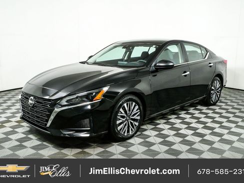 Used 2024 Nissan Altima 2.5 SV FWD image 23