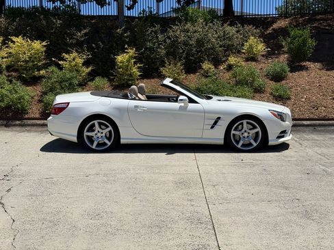 Used 2013 Mercedes-Benz SL 550 image 4