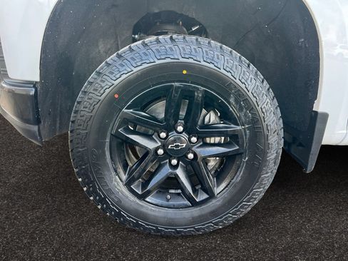 Used 2020 Chevrolet Silverado 1500 Custom Trail Boss w/ Custom Convenience Package AWD/4WD image 14