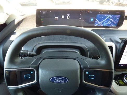 Used 2025 Ford Expedition Active RWD image 34