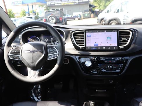 Used 2026 Chrysler Pacifica Select FWD image 19