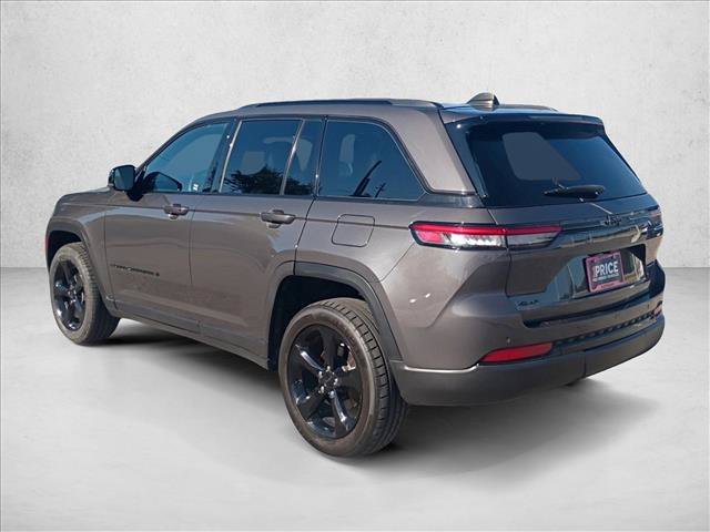 Used 2023 Jeep Grand Cherokee Altitude AWD/4WD image 8