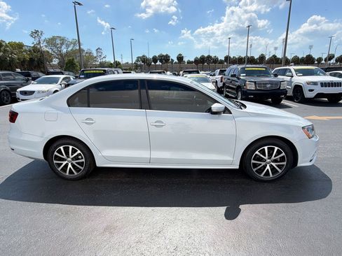 Used 2017 Volkswagen Jetta SE FWD image 7