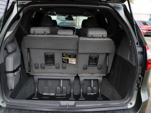 Used 2020 Toyota Sienna XLE w/ XLE Navigation Package image 27