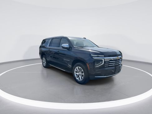 Used 2025 Chevrolet Suburban Premier RWD image 2