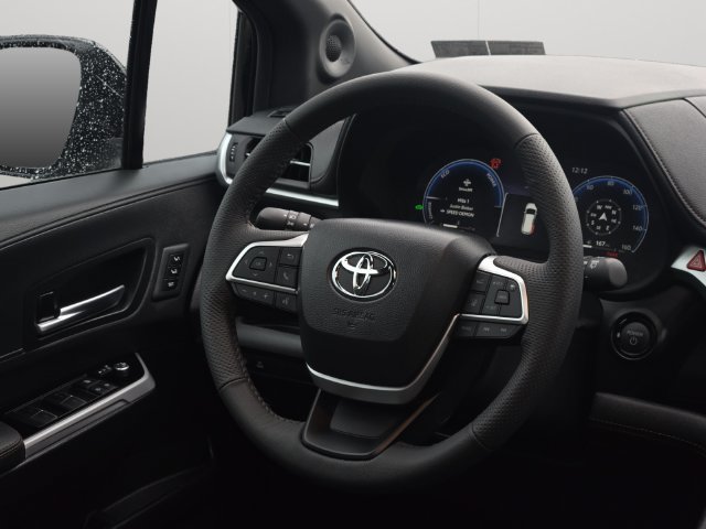 Certified 2026 Toyota Sienna Limited FWD image 19