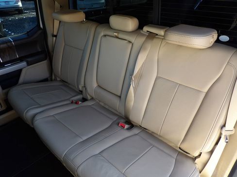 Used 2019 Ford F150 Lariat w/ Trailer Tow Package image 27