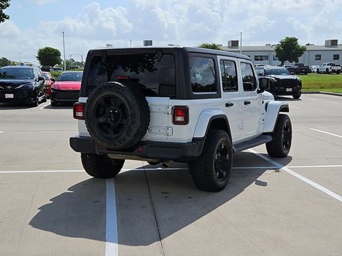 Used 2018 Jeep Wrangler Unlimited Sahara image 5