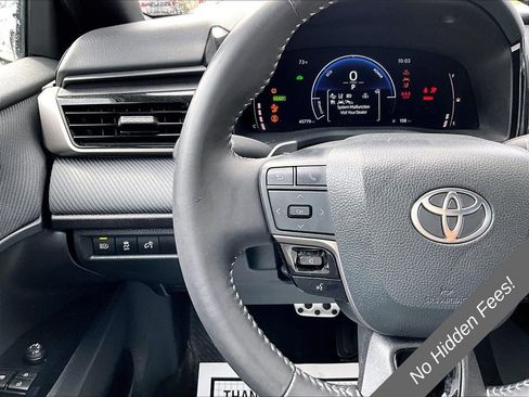 Used 2025 Toyota Camry SE FWD image 15