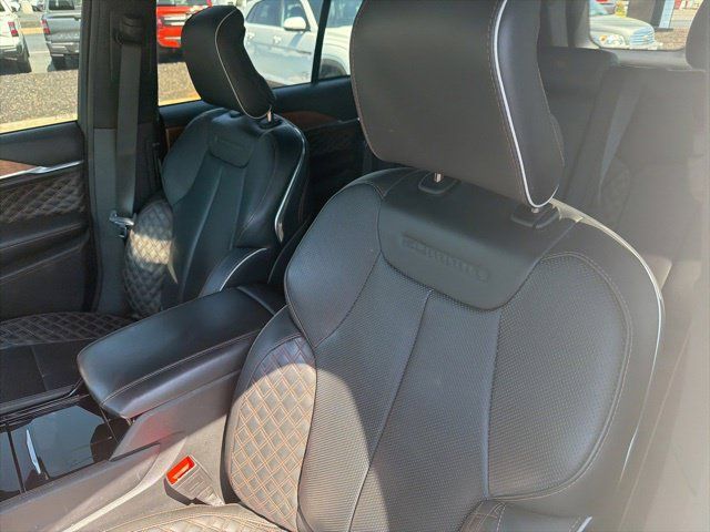 Used 2024 Jeep Grand Cherokee Summit AWD/4WD image 18