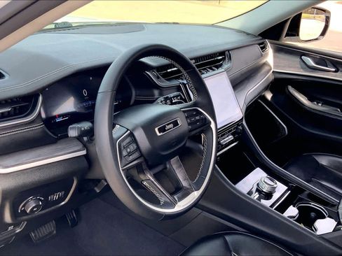 Used 2023 Jeep Grand Cherokee L Limited w/ Black Appearance Package image 16