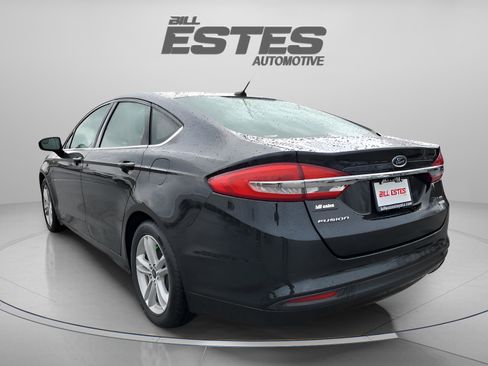 Certified 2018 Ford Fusion SE w/ Fusion SE Technology Package FWD image 2