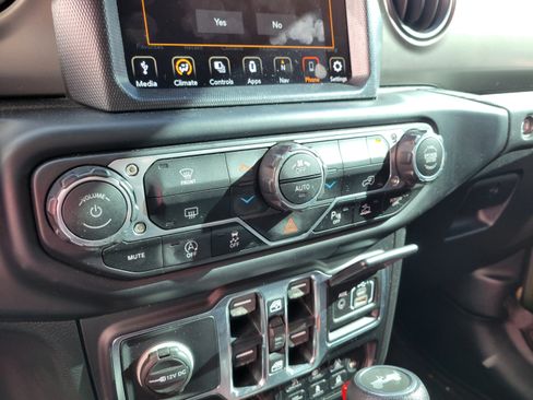 Used 2021 Jeep Wrangler Unlimited Sport AWD/4WD image 17