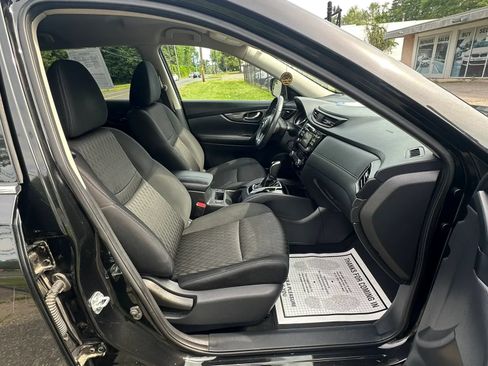 Used 2017 Nissan Rogue SV AWD/4WD image 29