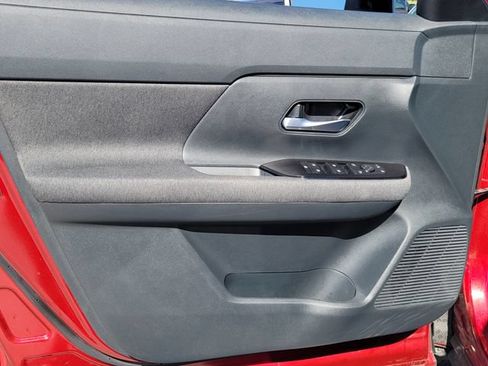 Used 2025 Nissan Kicks SV AWD/4WD image 7