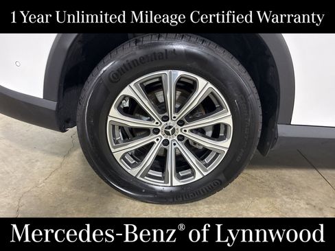 Used 2025 Mercedes-Benz GLC 300 4MATIC image 11