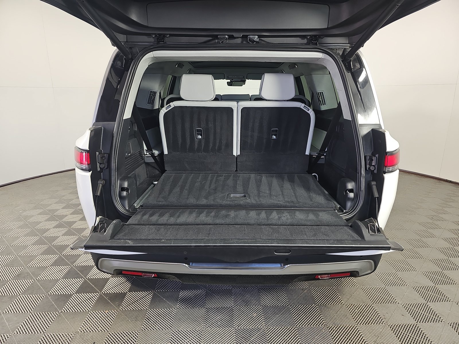Used 2023 Rivian R1S Adventure Quad AWD/4WD image 15