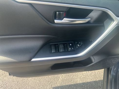 Used 2021 Toyota RAV4 XLE w/ Convenience Package AWD/4WD image 19