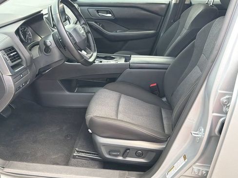 Used 2025 Nissan Rogue SV FWD image 9
