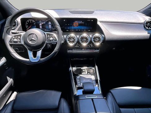 Used 2023 Mercedes-Benz GLA 250 4MATIC w/ Premium Package image 16