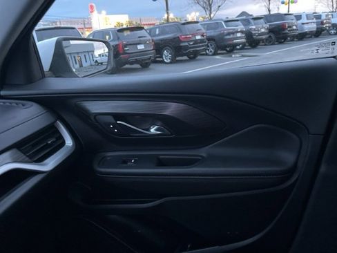 Used 2024 GMC Terrain SLE image 27