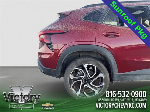 Used 2025 Chevrolet Trax RS w/ Sunroof Package image 23