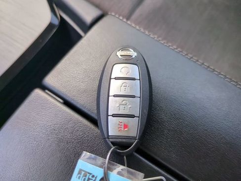 Used 2021 Nissan Rogue SV FWD image 34