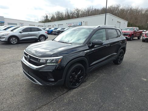 Used 2023 Volkswagen Taos SE image 4