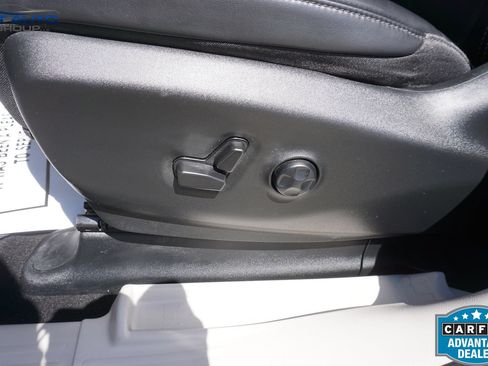 Used 2023 Chrysler Pacifica Touring-L FWD image 30