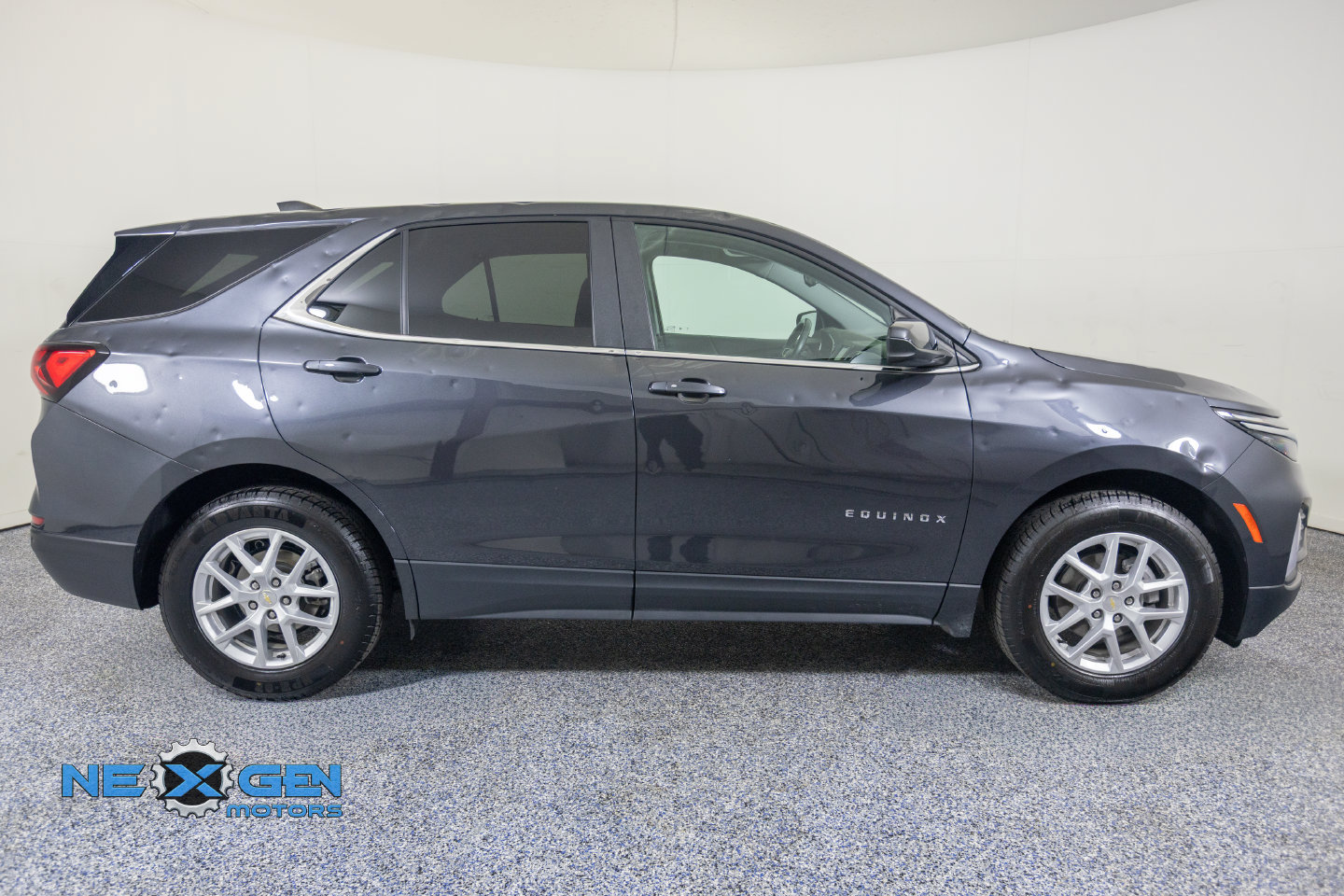 Used 2022 Chevrolet Equinox LT FWD image 9