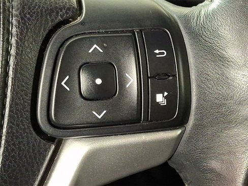 Used 2014 Toyota Highlander XLE image 22