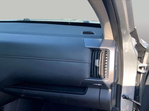 Used 2024 Nissan Pathfinder SL FWD image 19
