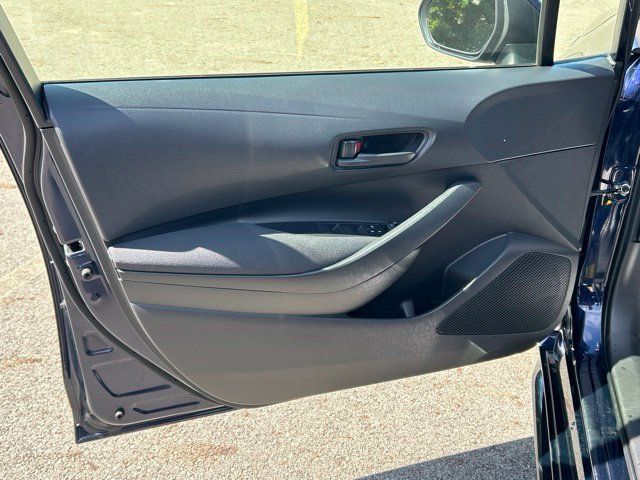 Used 2025 Toyota Corolla LE AWD/4WD image 18