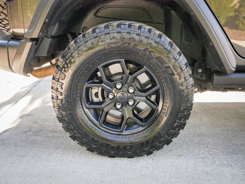 Used 2024 Jeep Wrangler Unlimited AWD/4WD image 13