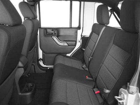 Used 2013 Jeep Wrangler Unlimited Sahara w/ Connectivity Group AWD/4WD image 9