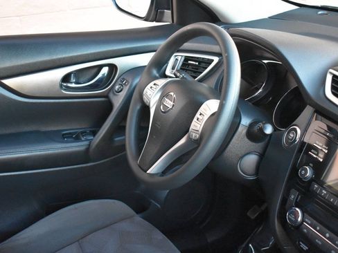 Used 2015 Nissan Rogue SV AWD/4WD image 18