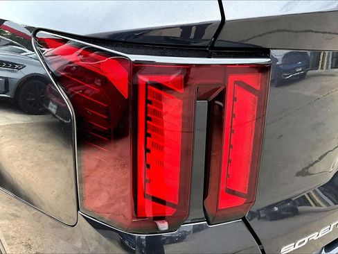 Used 2025 Kia Sorento S FWD image 27