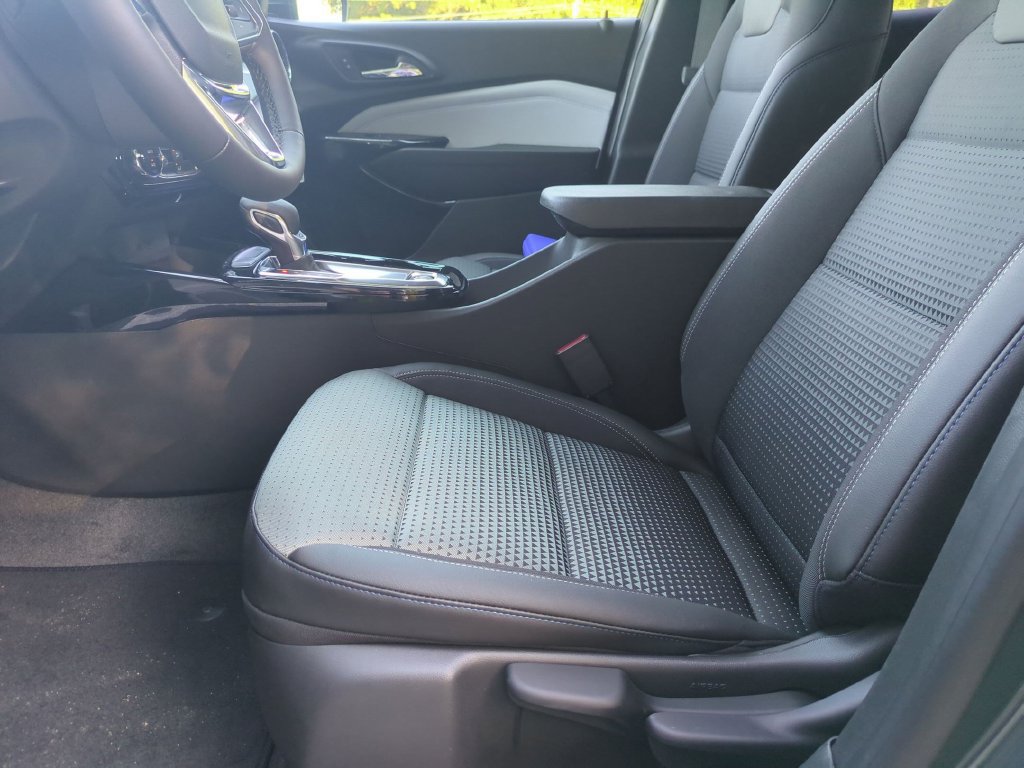 New 2026 Chevrolet Trax LT w/ LT Convenience Package FWD image 16