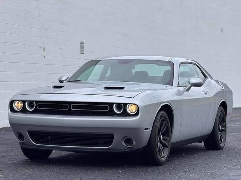 Used 2021 Dodge Challenger SXT RWD image 5