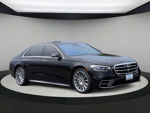 Used 2023 Mercedes-Benz S 580 4MATIC Sedan image 2