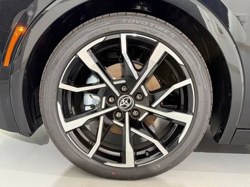 New 2025 Toyota Prius Plug-In Hybrid FWD image 13