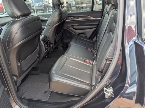 Used 2024 Jeep Grand Cherokee Limited w/ Luxury Tech Group II image 14