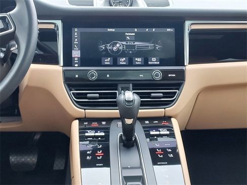 Used 2024 Porsche Macan image 16