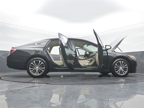 Used 2017 Buick LaCrosse Preferred image 61