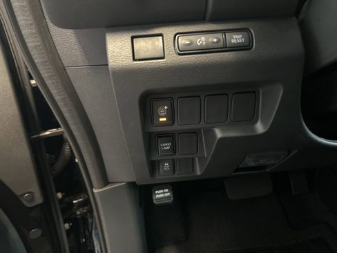 Used 2025 Nissan Frontier SV image 15