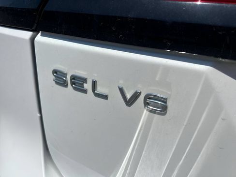 Used 2023 Volkswagen Atlas SEL R-Line AWD/4WD image 9