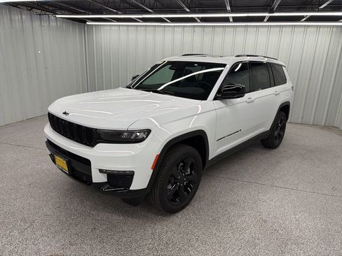 New 2025 Jeep Grand Cherokee L Limited w/ Luxury Tech Group II RWD image 3